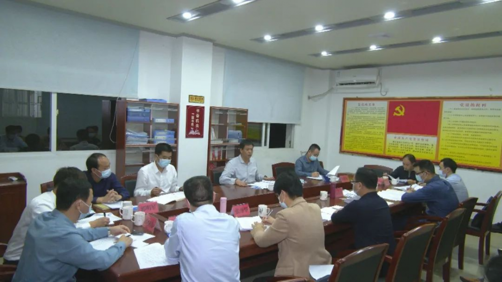 云霄县连夜召开疫情防控工作会商会.png