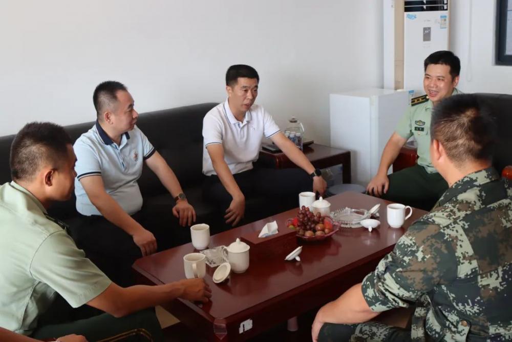 云霄县领导到漳州海警开展慰问会商2.jpg