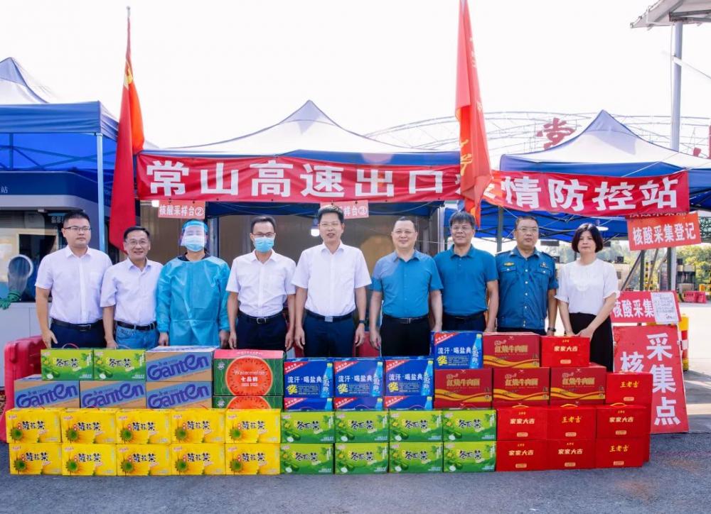 云霄县委书记带队慰问坚守高温作业一线工作人员1.jpg