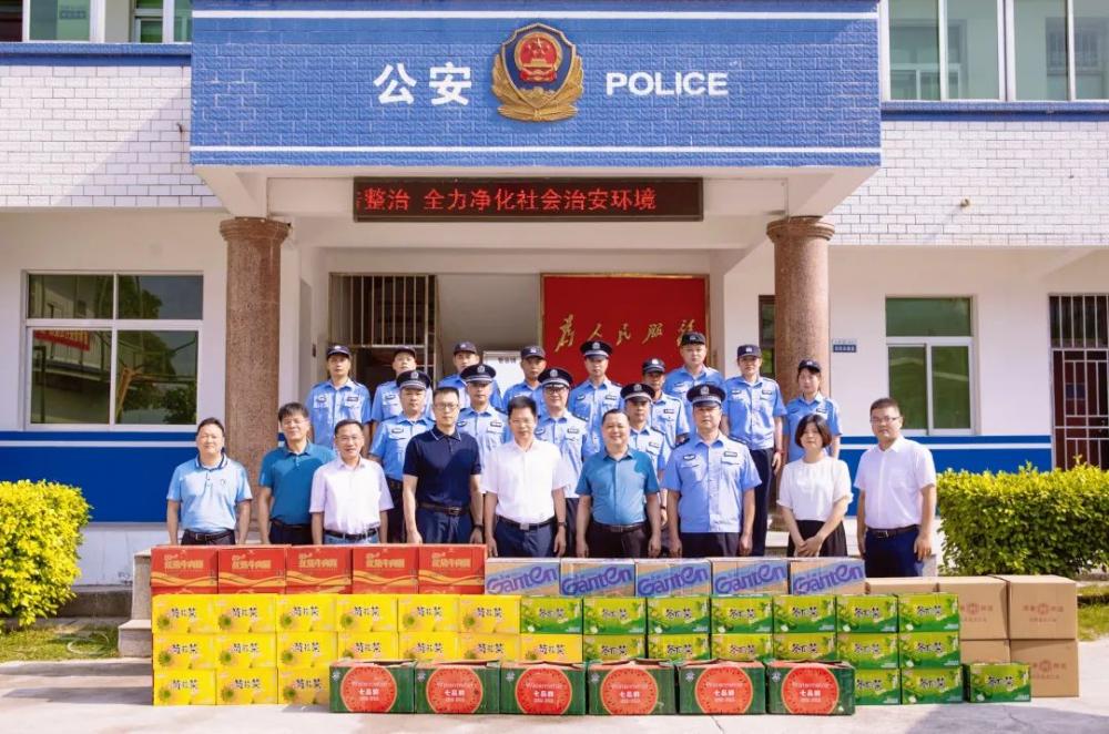 云霄县委书记带队慰问坚守高温作业一线工作人员2.jpg