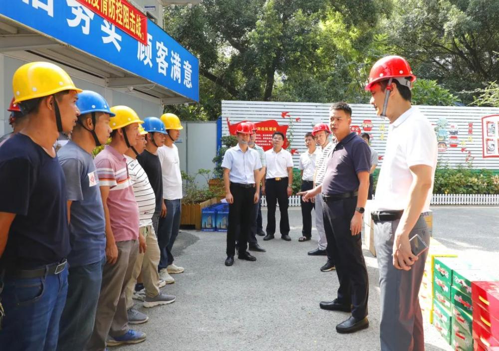 致敬高温下的坚守！云霄县县长送清凉到一线，鼓干劲到心窝！3.jpg
