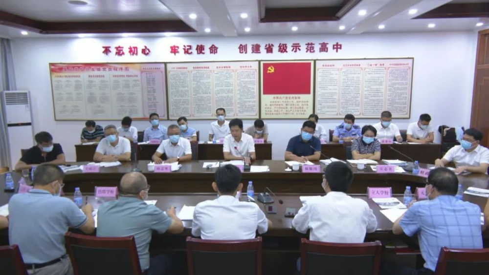 1云霄县委书记到云霄一中调研.png