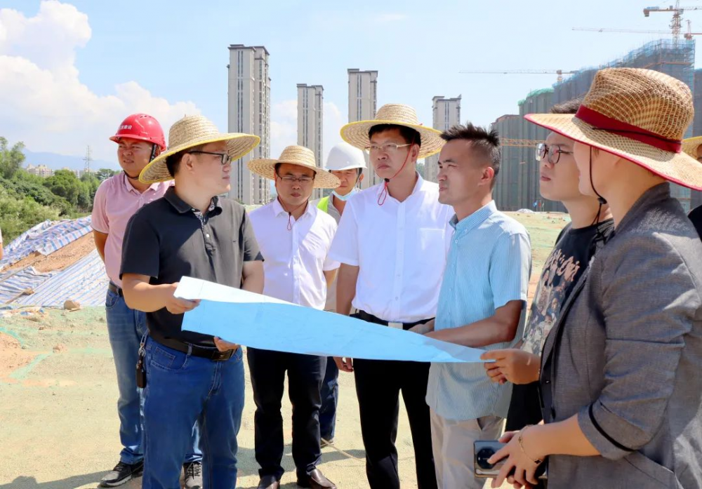 云霄县委书记带队调研民生项目建设并开展巡河工作2.png