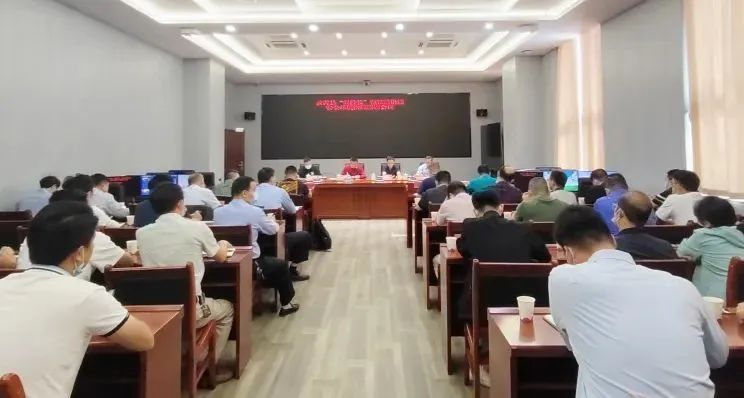 云霄县召开“双段长”暨铁路沿线安全环境治理联席会议.png