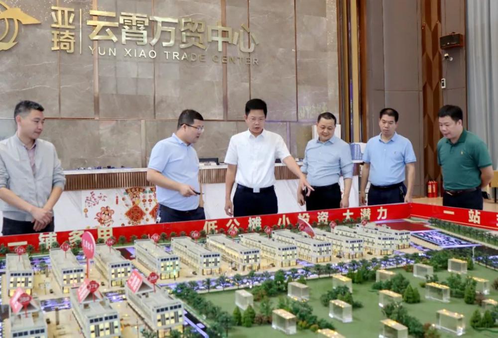 2 云霄县委书记深入企业调研，宣传贯彻党的二十大精神（期间）.jpg