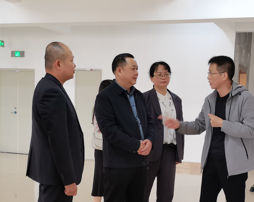 争优争先争效丨云霄县领导调研电子信息产业发展情况1.png