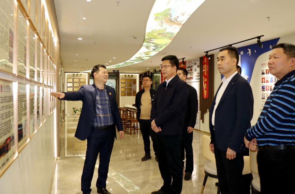 云霄縣委書記走訪看望在蓉鄉(xiāng)賢.jpg