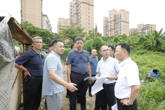 云霄縣縣長調(diào)研莆美鎮(zhèn)土地征遷工作1.jpg