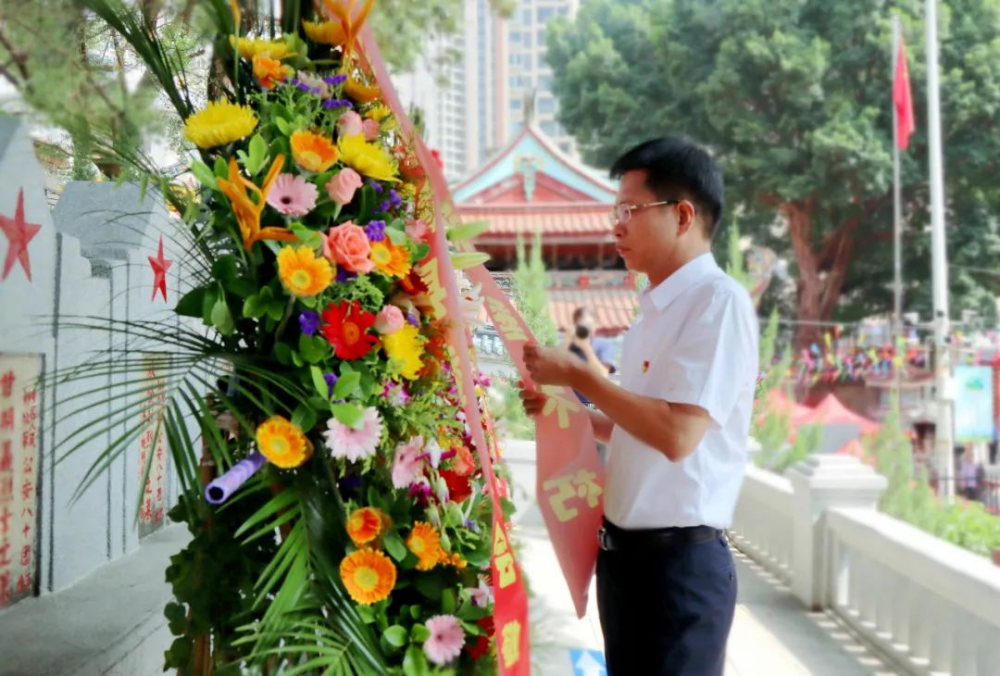 铭记历史 展望未来丨云霄县举行烈士纪念日向烈士敬献花篮仪式3.png