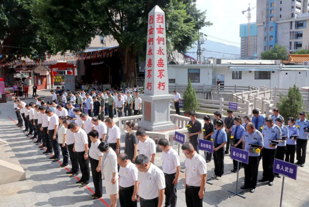 铭记历史 展望未来丨云霄县举行烈士纪念日向烈士敬献花篮仪式4.png