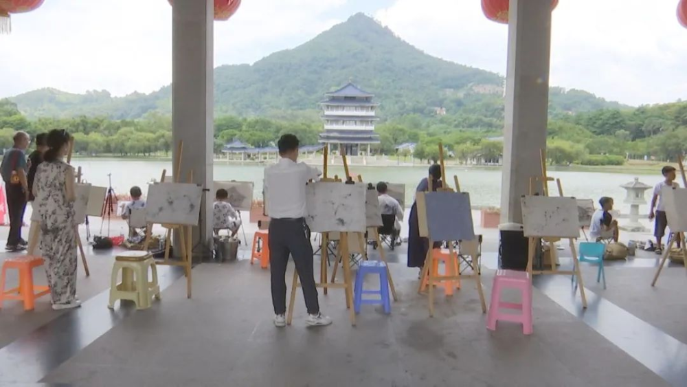 “庆双节画云霄”秋雨美术公益写生活动走进将军山公园1.png