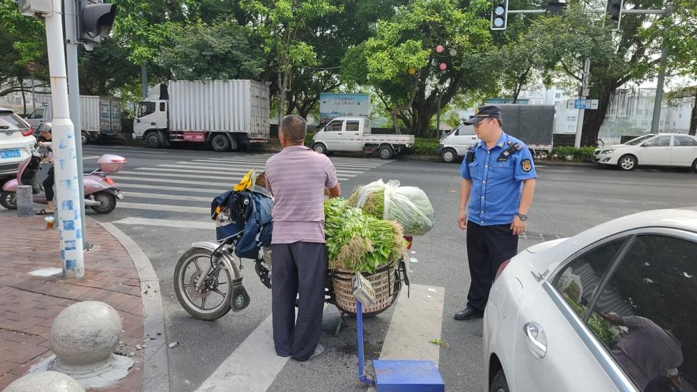 整治市容乱象 整洁有序庆“双节”.jpg