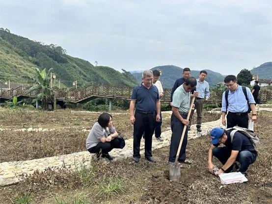 重实践 建新功丨上海交通大学唐鸿志教授一行到云霄开展测土配方调研工作2.jpg