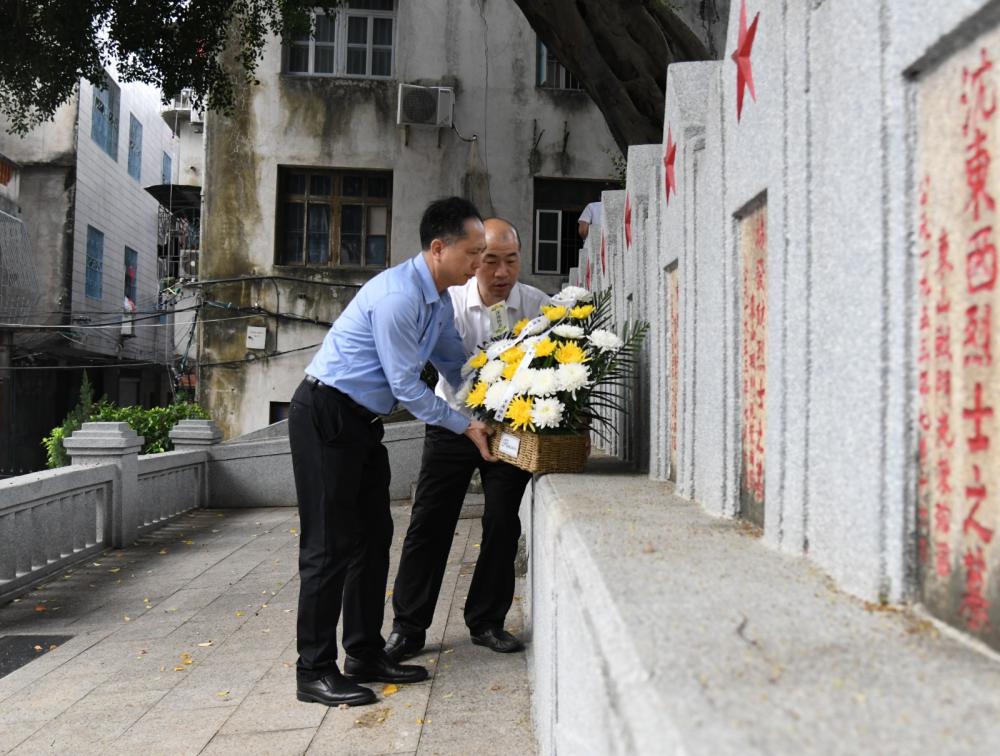 我们的节日·清明 云霄： 缅怀先烈 祭奠英魂3.jpg