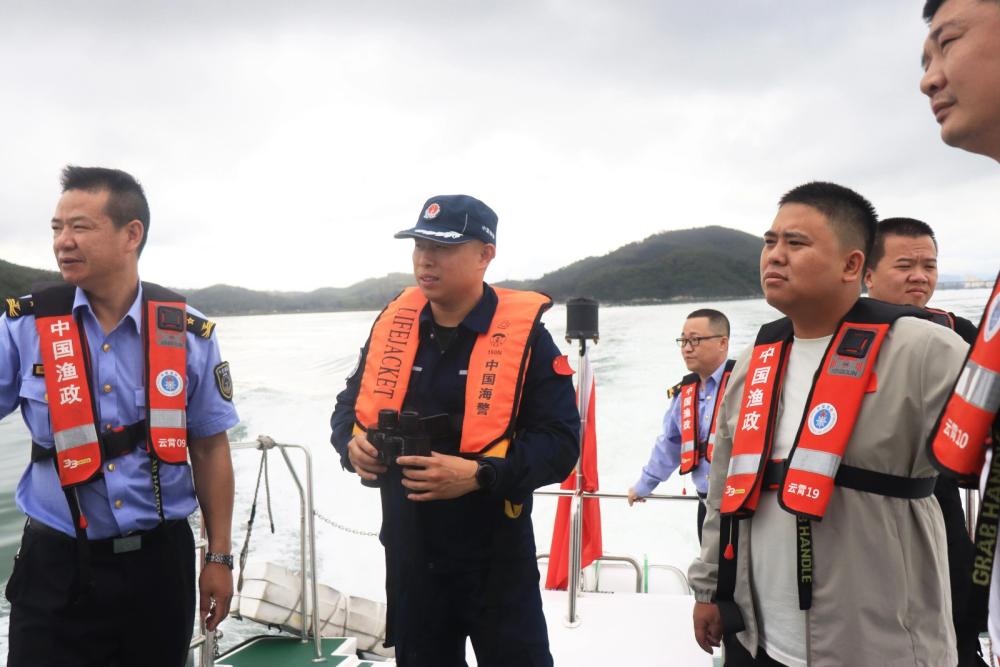 漳州海警局云霄工作站查扣1艘“三無”船舶.jpg
