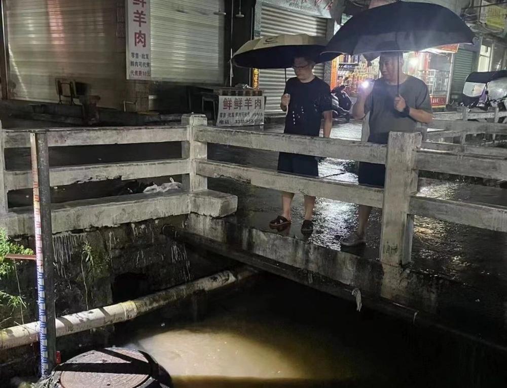 致敬！云霄暴雨中的守护者！.jpg