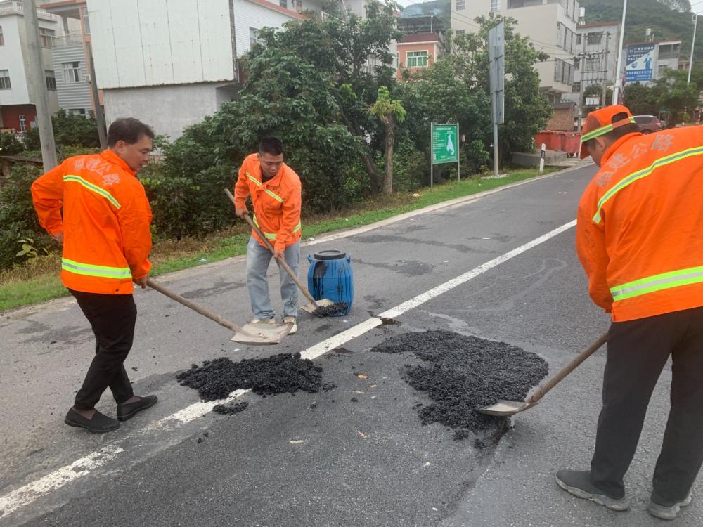 “公路橙”携手“军旅绿” 共绘云霄公路新篇章.jpg