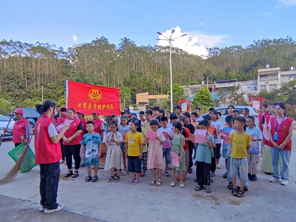 文明实践丨云霄开展护河护林巾帼志愿活动.jpg