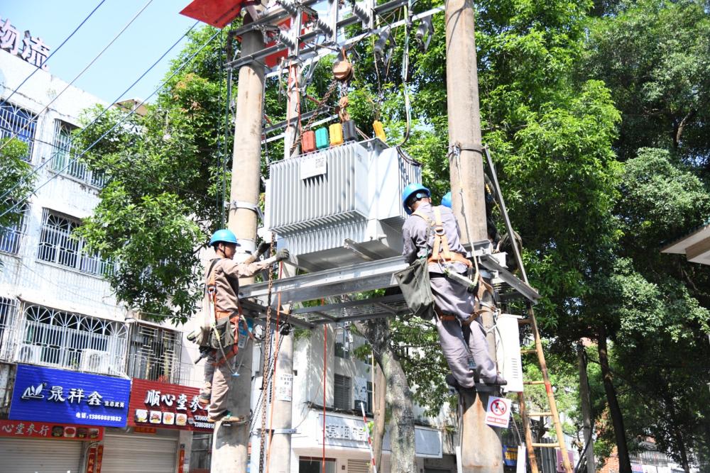 云霄供电：及时增容改造　保障群众用上“满格电”.JPG