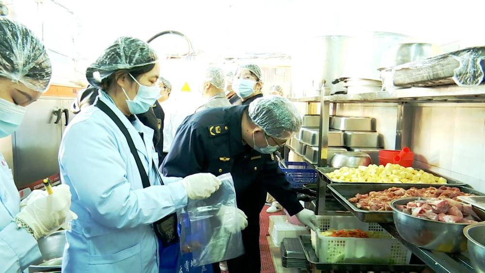 平安云霄丨抓好校园食品安全 护航春季开学“第一餐”.jpg