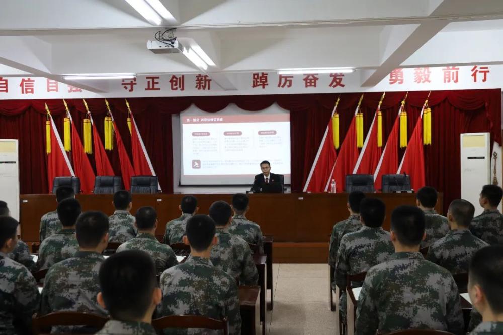 云霄縣法院開(kāi)展“送法進(jìn)軍營(yíng)”專題法律講座.jpg